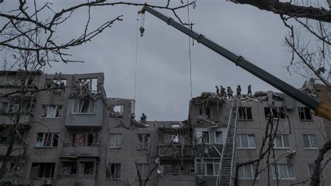 Death Toll From Russian Strike in Sloviansk, Ukraine, Climbs - The New York Times