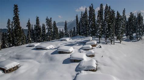 Snow-clad meadows fill Gulmarg with tourists again