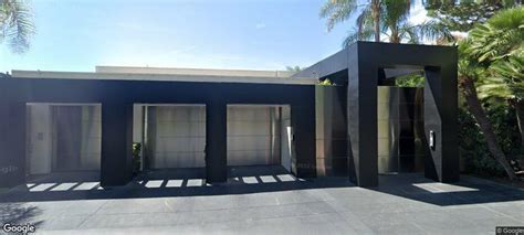 Explore The Luxury of Keanu Reeves’ House