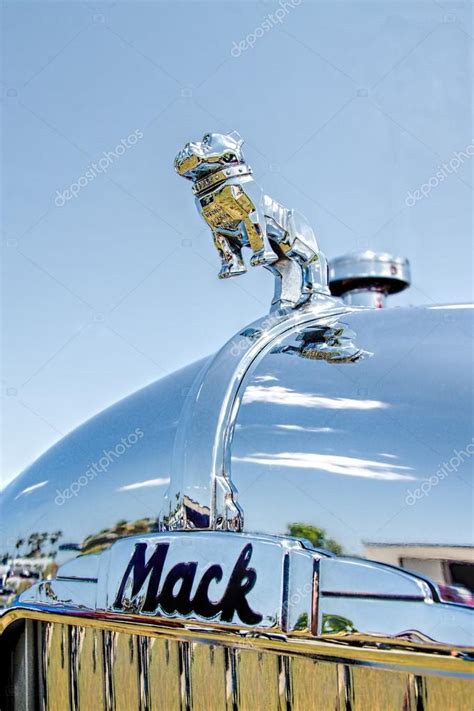 Discover the AWESOME history of mack trucks (Bulldog Answer )