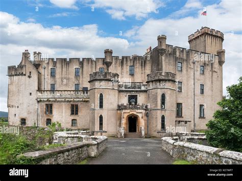 Dunvegan Castle, seat of the Clan MacLeod, Isle of Skye, Highland, Scotland, UK Stock Photo - Alamy