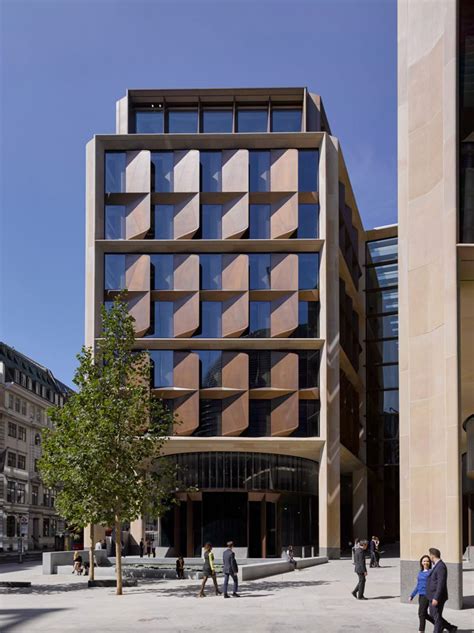 Foster + Partners completes Bloomberg’s European HQ with bronze fins in London