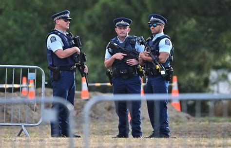 New Zealand disarms police as terror threat level lowered - SUCH TV