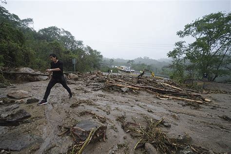 Hurricane Otis hits Acapulco with unprecedented ferocity | Northwest Arkansas Democrat-Gazette