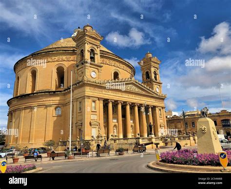 Catholic church in Mosta Stock Photo - Alamy