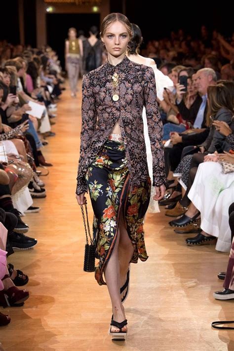 Paco Rabanne Spring/Summer 2019 Ready-to-Wear | British Vogue Paco Rabanne, Runway Fashion ...