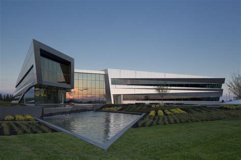 Gallery of Corporate Headquarters / Moody Nolan - 5