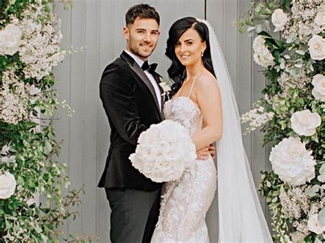 Singer Lisa McHugh shares stunning bridal snaps as ex Nathan Carter ...