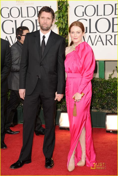 Julianne Moore & Annette Bening - Golden Globes 2011 Red Carpet: Photo 2512137 | 2011 Golden ...