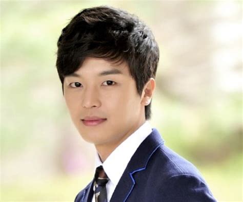 Yeon Woo-jin Biography - Facts, Childhood, Family & Achievements of ...