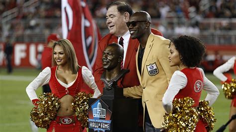 Terrell Owens unveils Hall of Fame bust at Levi's Stadium