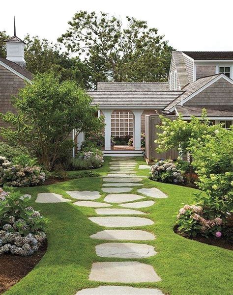 Stunning Stepping Stones Pathway Design Ideas 15 - HMDCRTN