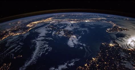 Video Shows Dazzling Earth Views From the International Space Station