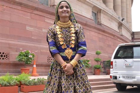 Gujarati folk singer Geeta Rabari meets PM Narendra Modi - The Statesman