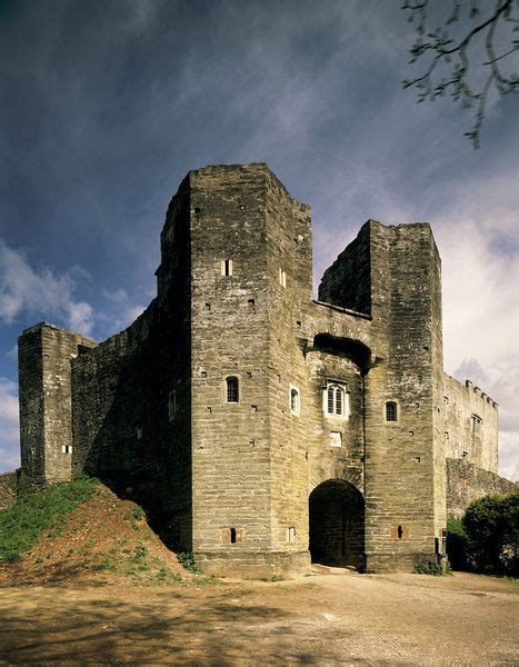 Berry Pomeroy Castle | British castles, Medieval castle, Haunted castle