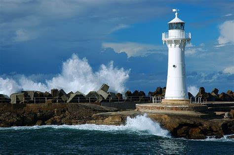 The Wollongong Breakwater Lighthouse , The Lighthouse at Wollongong ...