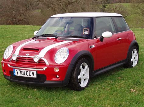 AUTO CARS ZONES: Red Mini Cooper Images