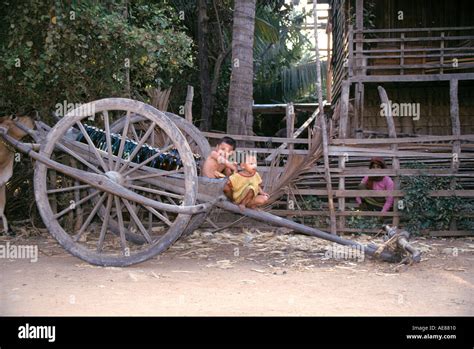 Bullock cart wheels hi-res stock photography and images - Alamy