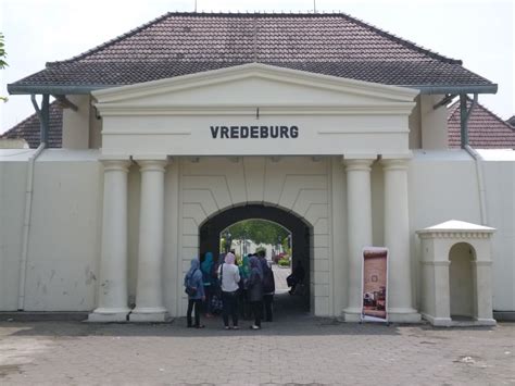 MUSEUM BENTENG VREDEBURG WISATA SEJARAH | Ejawantah News