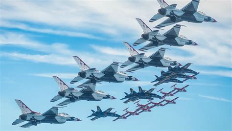 Massive Photo Shoot of All U.S Military Jet Demo Teams Makes History ...