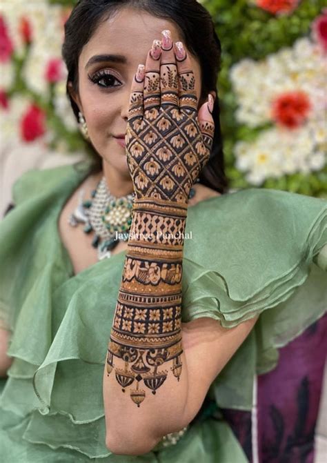 Full 4K Collection of Over 999+ Amazing Hand Mehndi Design Images