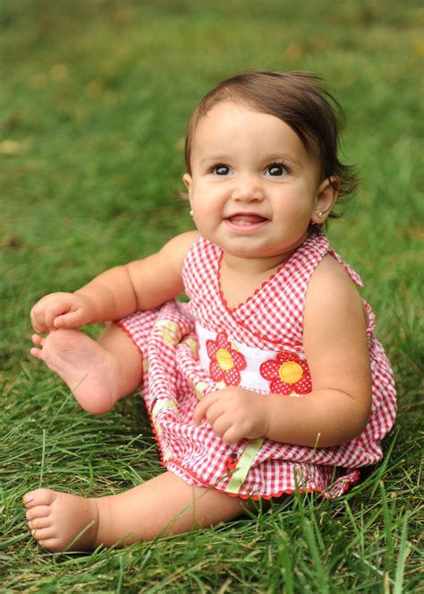 Cute 1 Year Old Baby Girl Pictures - Baby Viewer