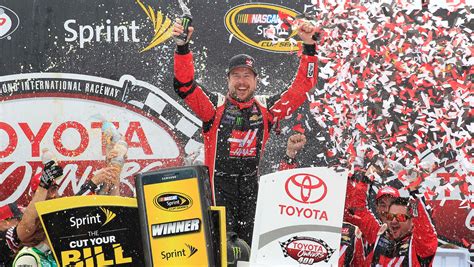 Kurt Busch wins Richmond race, earns Chase berth