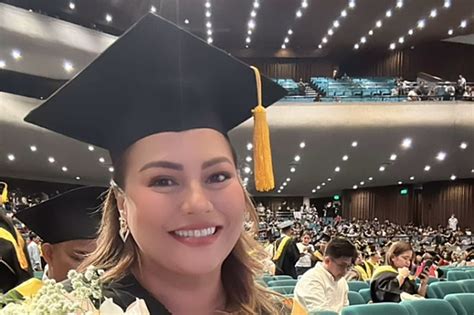 'Never too late': Karla Estrada graduates from college | ABS-CBN News