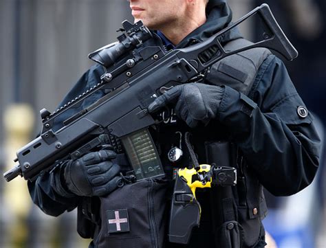 SAS and UK antiterror police G36 rifles 'don't shoot straight in hot weather'