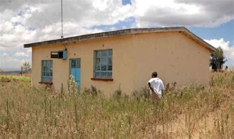 Uhuru Kenyatta House - Who Was President Kenyatta Taking A Picture Of ...