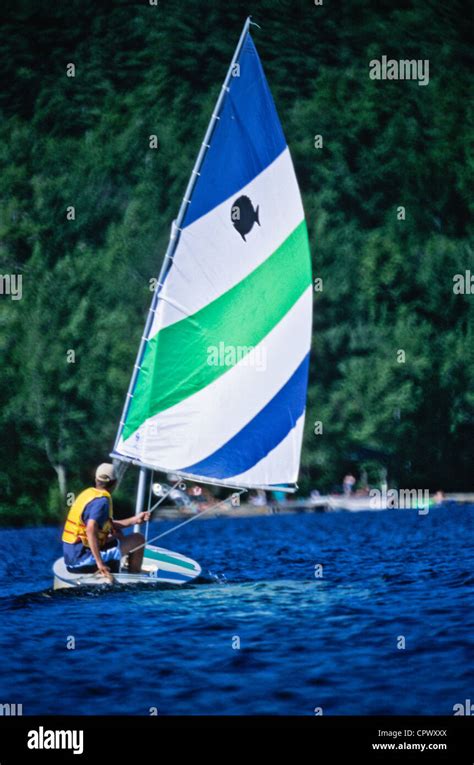 Vacation holiday boating fun on Lake Sunapee waters Stock Photo - Alamy