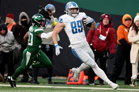 WATCH: Lions radio announcer Dan Miller goes CRAZY during Lions’ game-winning TD