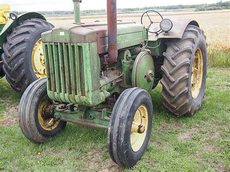 1949 John Deere Model D, Serial#: 186347 - Bodnarus Auctioneering