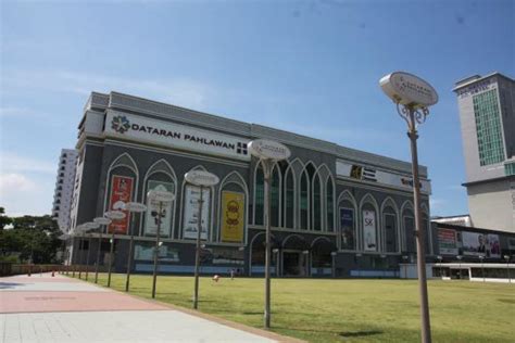 best shopping place in Malacca city - Review of Dataran Pahlawan Melaka Megamall, Melaka ...