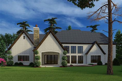 Luxury Two-story Home Plan with Vaulted Ceiling over Kitchen and Hearth Room - 70689MK ...