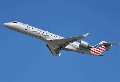 Bombardier CRJ700 Guide and Specs: The Quintessential Regional - Aviator Insider