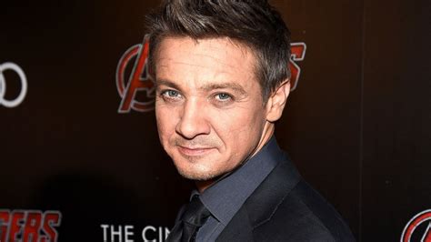 Jeremy Renner Makeup Artist - Mugeek Vidalondon