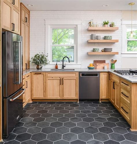 What Color Vinyl Flooring Goes With Honey Oak Cabinets | Floor Roma