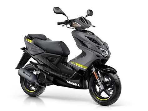 Review of Yamaha Aerox 4 2018: pictures, live photos & description ...