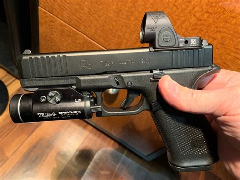 Installing a Trijicon SRO on a Glock MOS Pistol - RKB ARMORY