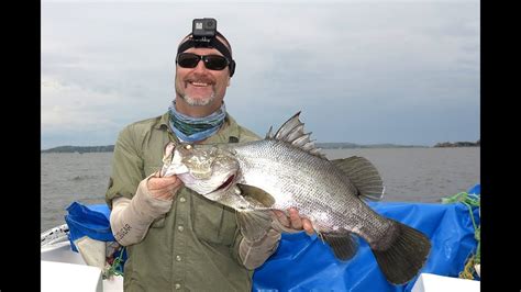 Fishing for Nile Perch near Mwanza on Lake Victoria - YouTube