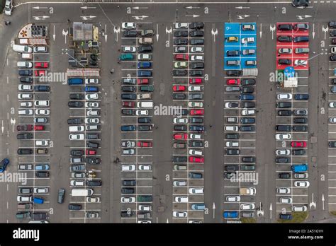 Aerial view parking lot hi-res stock photography and images - Alamy