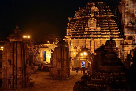 Lingaraj Temple, Bhubaneswar - Info, Timings, Photos, History