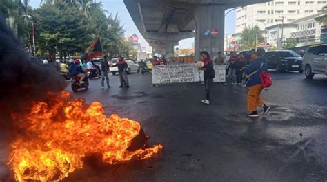 Mobil Iriana Joko Widodo Melintas, Demo Mahasiswa Makassar Dibubarkan