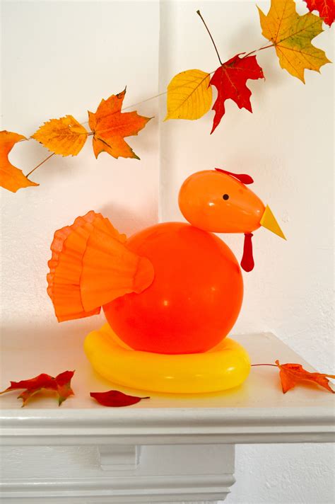 Easy Balloon Turkey Centerpiece Your Kids Will Love! — super make it