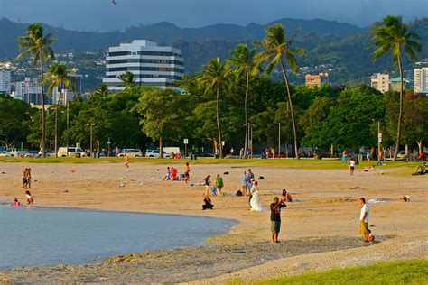 Eddie Freeman Photography: sunset at Ala Moana Beach Park