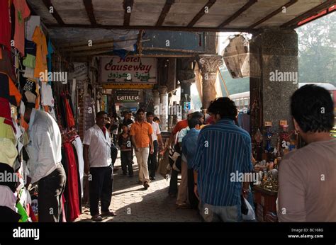 India Mumbai Bombay Colaba Causeway street market Stock Photo - Alamy