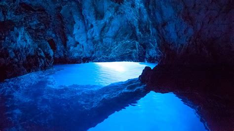 Blue Grotto, Biševo | MK Yacht Explorer