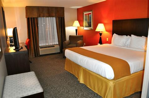 HOLIDAY INN EXPRESS PITTSBURGH - MUNHALL $76 ($̶1̶0̶3̶) - Updated 2020 ...