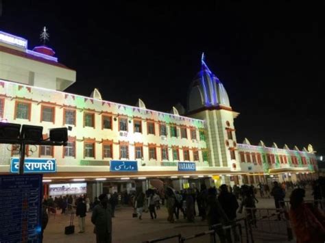 Varanasi Station At Night (#1363543) - HD Wallpaper & Backgrounds Download